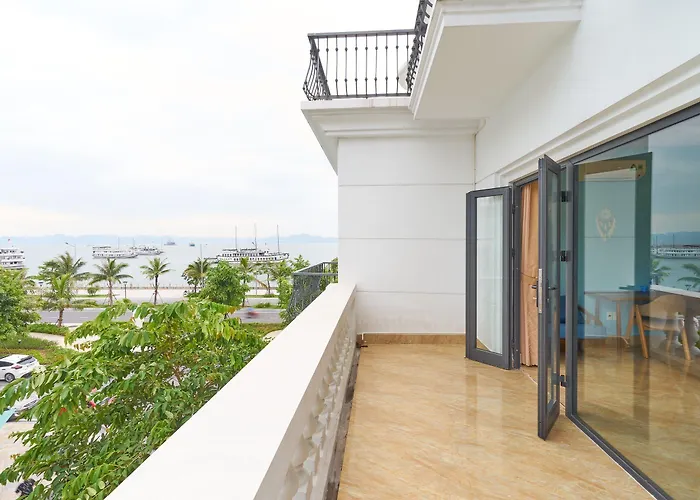 La Lumiere Harbor House Gasthof Hạ Long